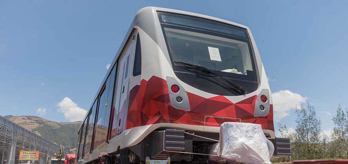El primero de los 18 trenes que tendr&aacute; inicialmente el Metro arrib&oacute; a la capital el pasado 6 de septiembre y circul&oacute; por las calles de la urbe. 
