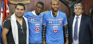 Maykel Reyes y Abel Mart&iacute;nez jugar&aacute;n con el equipo Cruz Azul de la Liga Mexicana.