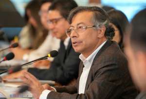 Un grupo de jóvenes publicó un video en redes sociales exigiendo respeto luego de que el presidente Gustavo Petro los calificara como “vampiros codiciosos” que abandonan mujeres embarazadas.