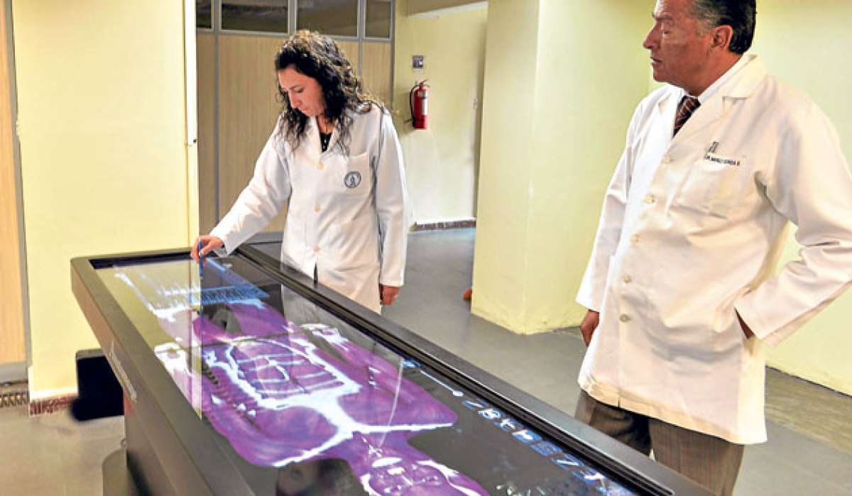 La Facultad de Ciencias de la Salud de la UTA tendr&aacute; que reforzar  la investigaci&oacute;n, seg&uacute;n el informe del Ceaaces. Foto: Roberto Ch&aacute;vez / El Tel&eacute;grafo