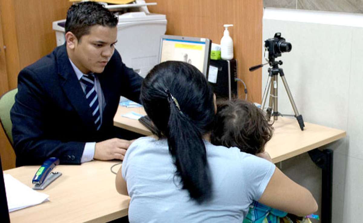 En el Registro Civil se registr&oacute; una asistencia masiva de ciudadanos para cedularse. Foto: Eduardo Escobar 