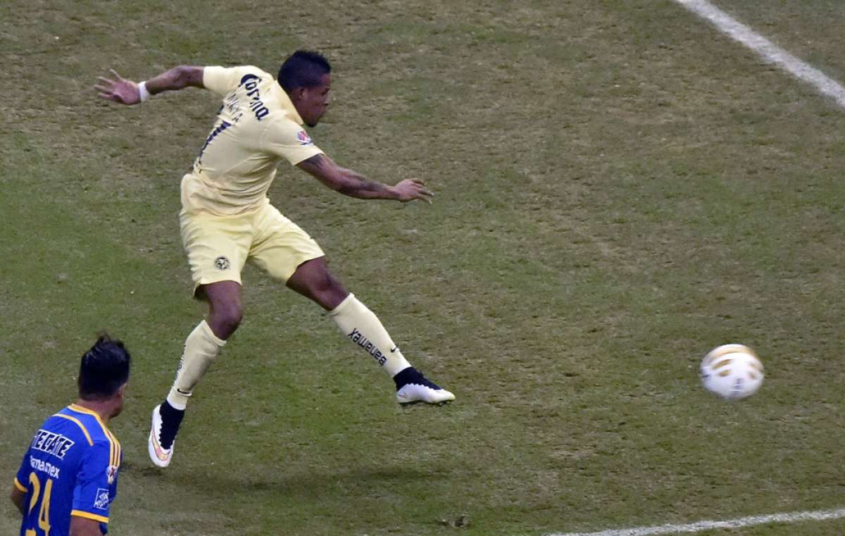 El ecuatoriano puso el primer gol del partido entre Am&eacute;rica y Tigres. Foto: AFP 