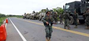 Ecuador ha reforzado militarmente la frontera con Colombia a ra&iacute;z del recrudecimiento de la violencia.