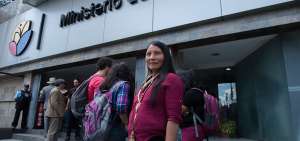 Alicia Cahuilla, de la nacionalidad huaorani, expuso a las autoridades la afectaci&oacute;n a los pueblos originarios.