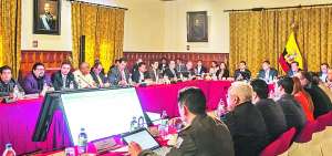 El encuentro se desarroll&oacute; en el sal&oacute;n de recepciones de Carondelet, bajo la direcci&oacute;n del Primer Mandatario.