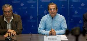 Ricardo Pati&ntilde;o durante un conversatorio con medios internacionales, en la sede de Unasur en Quito