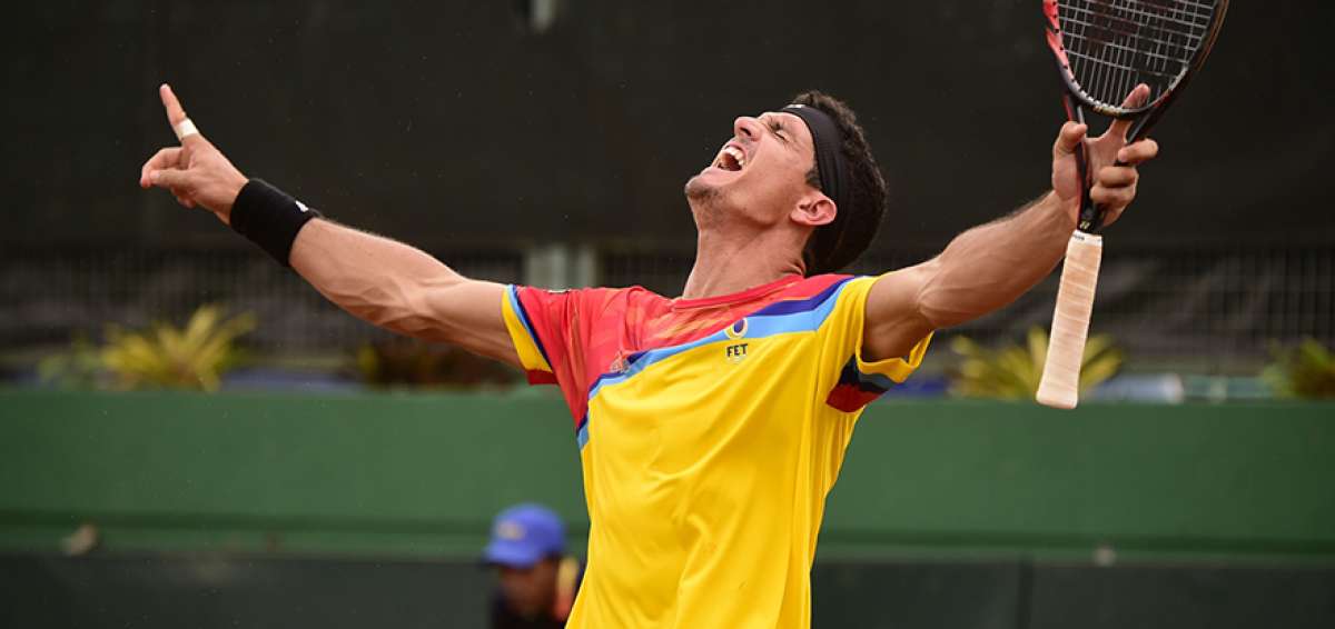 El tenista ecuatoriano Emilio G&oacute;mez consigui&oacute; el segundo punto del equipo tricolor tras vencer ayer -en el segundo partido del d&iacute;a- a Darian King de Barbados, por parciales de 6-3; 3-6 y 6-3.