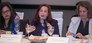 Mar&iacute;a Fernanda Espinosa (c) reiter&oacute; en la Mesa de G&eacute;nero de Cooperaci&oacute;n Internacional la lucha del Gobierno por erradicar la violencia contra las mujeres.