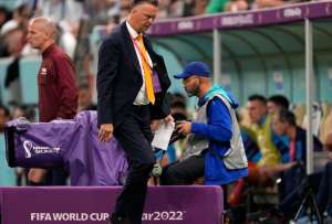 Louis van Gaal admitió que la eliminación ante Argentina fue "muy dolorosa"