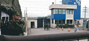 La Polic&iacute;a Nacional y las Fuerzas Armadas apoyan en los controles dentro y fuera de los centros de rehabilitaci&oacute;n social. 