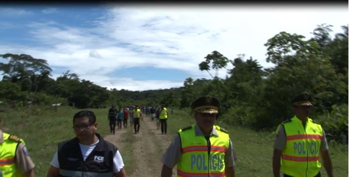  La Polic&iacute;a ingres&oacute; a la zona para verificar la presencia de los 3 pr&oacute;fugos de la justicia. El comandante general Rodrigo Su&aacute;rez lider&oacute; la acci&oacute;n. Fotos: Cortes&iacute;a / Ministerio del Interior 