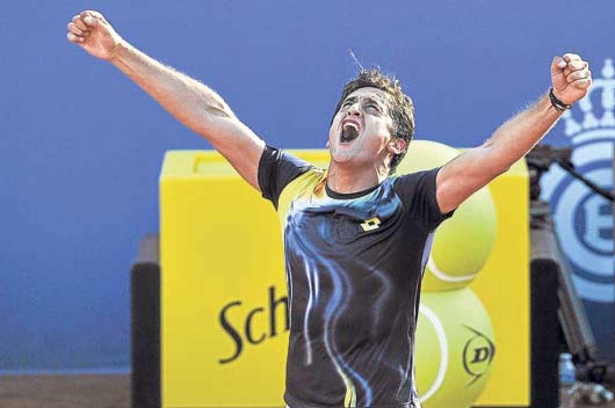 Nicol&aacute;s Almagro celebra con efusividad el triunfo de ayer sobre Rafael Nadal. Necesit&oacute; 2 horas y 47 minutos para ganar el partido. Foto: AFP