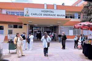 El Hospital Andrade Mar&iacute;n, de Quito, tiene 3 farmacias. Seg&uacute;n los pacientes consultados no hay f&aacute;rmacos para el coraz&oacute;n, la cabeza ni la diabetes. Foto: Archivo