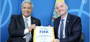 Infantino qued&oacute; "encantando" con precandidatura de Ecuador al Mundial 2030