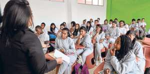 La Unidad Educativa R&eacute;plica Mont&uacute;far fue inaugurada para el a&ntilde;o lectivo 2014-2015. Foto: Archivo/ El Tel&eacute;grafo