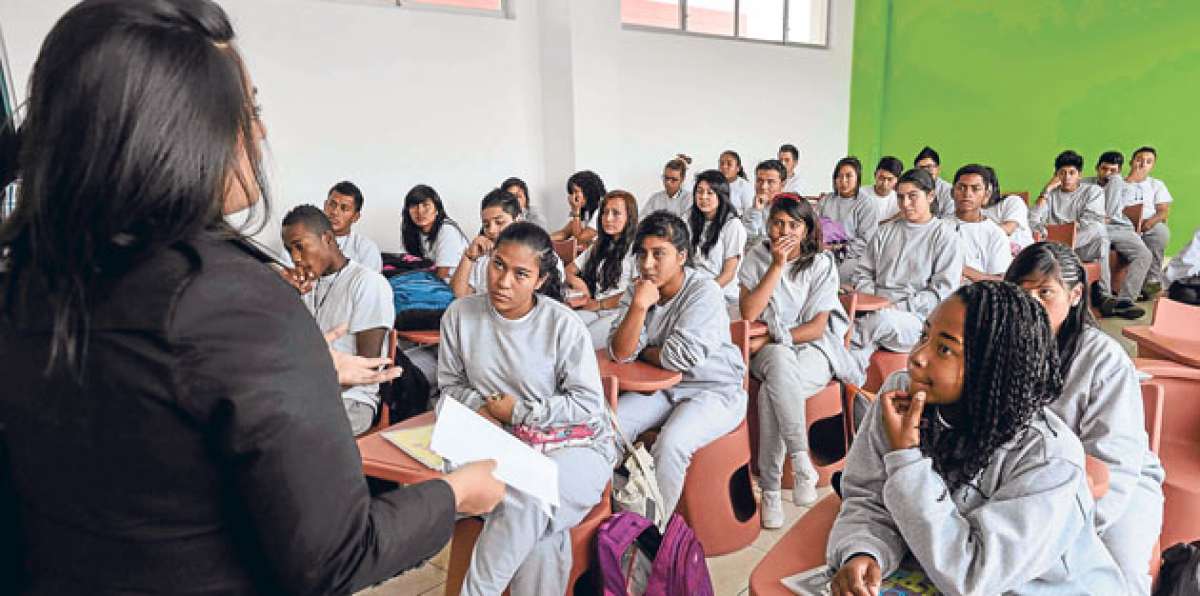 La Unidad Educativa R&eacute;plica Mont&uacute;far fue inaugurada para el a&ntilde;o lectivo 2014-2015. Foto: Archivo/ El Tel&eacute;grafo