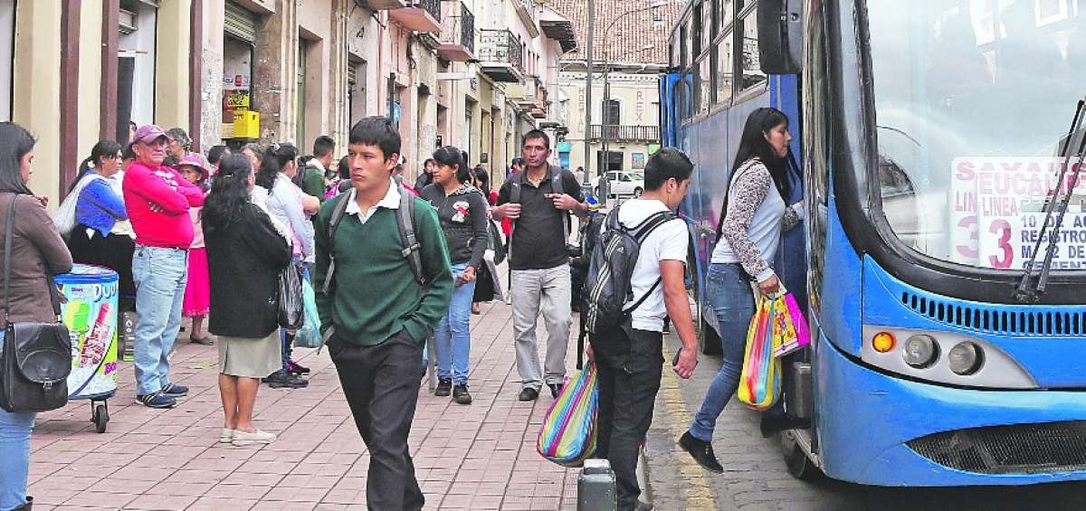 En Cuenca el transporte urbano trabaja desde las 6:00 hasta las 22:00. Seg&uacute;n los directivos, las unidades trasladan m&aacute;s de 200 mil usuarios.