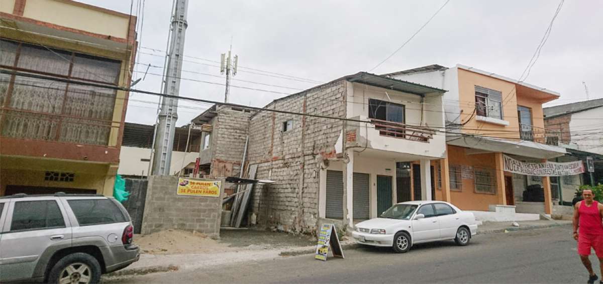 En el barrio La Dolorosa ya hab&iacute;a una antena de telecomunicaciones instalada. Ahora se levanta otra, lo que causa malestar en el vecindario.