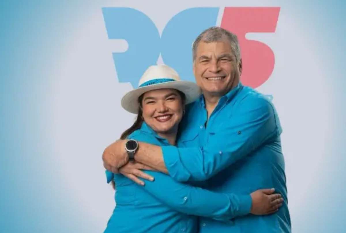  La Revoluci&oacute;n Ciudadana separ&oacute; de forma inmediata a Annie Mu&ntilde;oz tras cuestionar su actuaci&oacute;n frente al proceso de principalizaci&oacute;n de Priscila Schettini. 