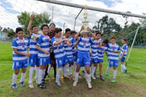 Municipal Espejo levant&oacute; el trofeo de campe&oacute;n intercolegial