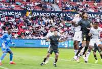 A Domínguez le cobraron por retener más de ocho segundos el balón