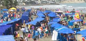 La playa de El Murci&eacute;lago, en Manta, fue una de las visitadas por los turistas.