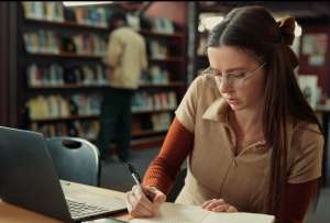 Desde el inicio del convenio en 2022, 5.000 ecuatorianos se beneficiaron de este programa de cooperaci&oacute;n acad&eacute;mica.