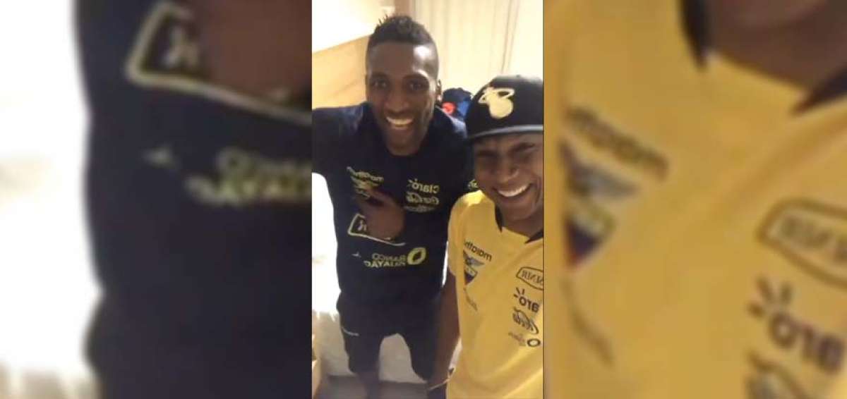 La 'Tri' en Brasil d&iacute;a 1: Banguera graba a Dom&iacute;nguez bailando en la concentraci&oacute;n