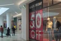 En los centros comerciales de Quito destacan llamativas promociones por Black Friday.