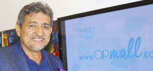 El arquitecto Jon&aacute;s Vinueza, mentalizador del primer mall digital en el pa&iacute;s y el mundo, seg&uacute;n su investigaci&oacute;n, ya cuenta con 25 clientes.