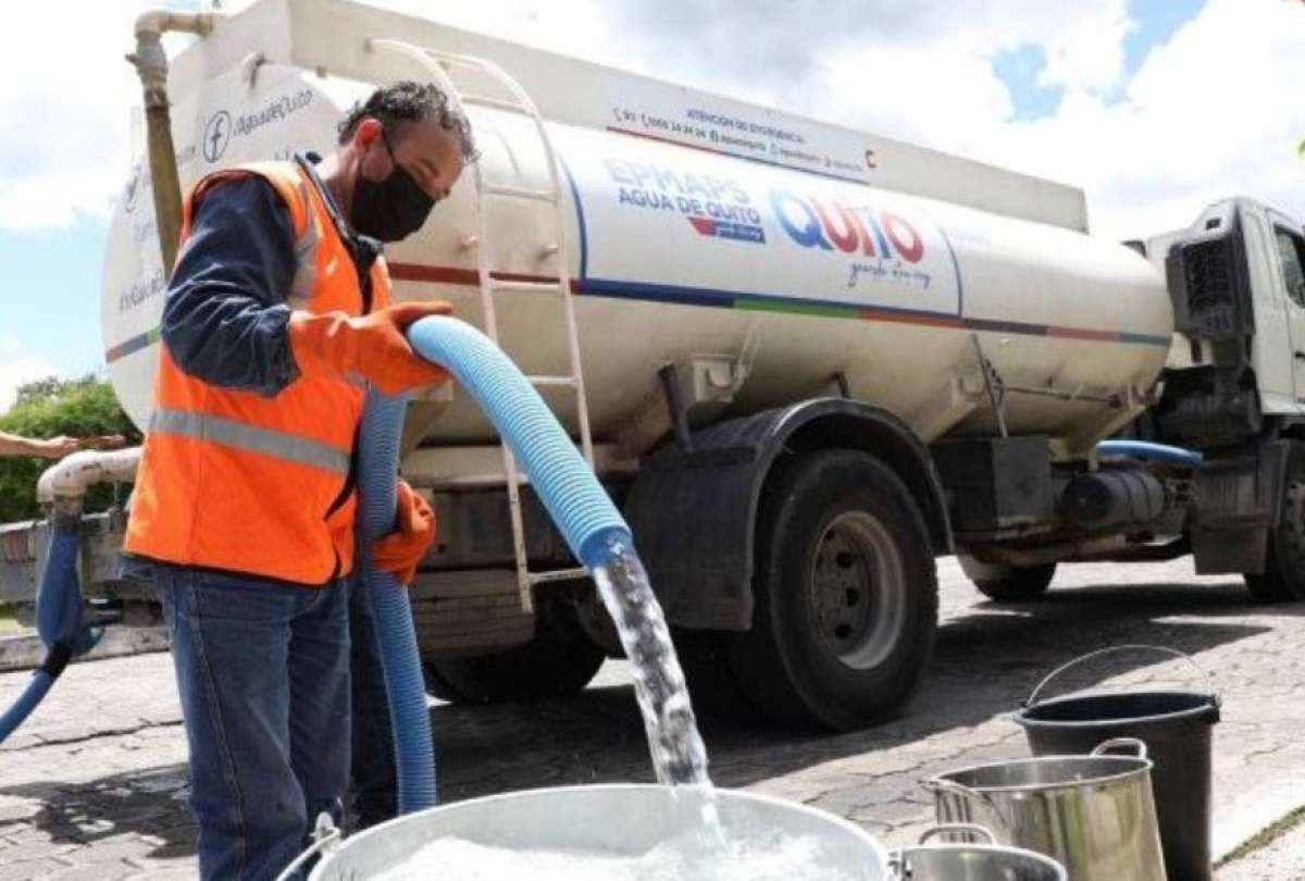 Servicio de agua potable se reanuda en Quito