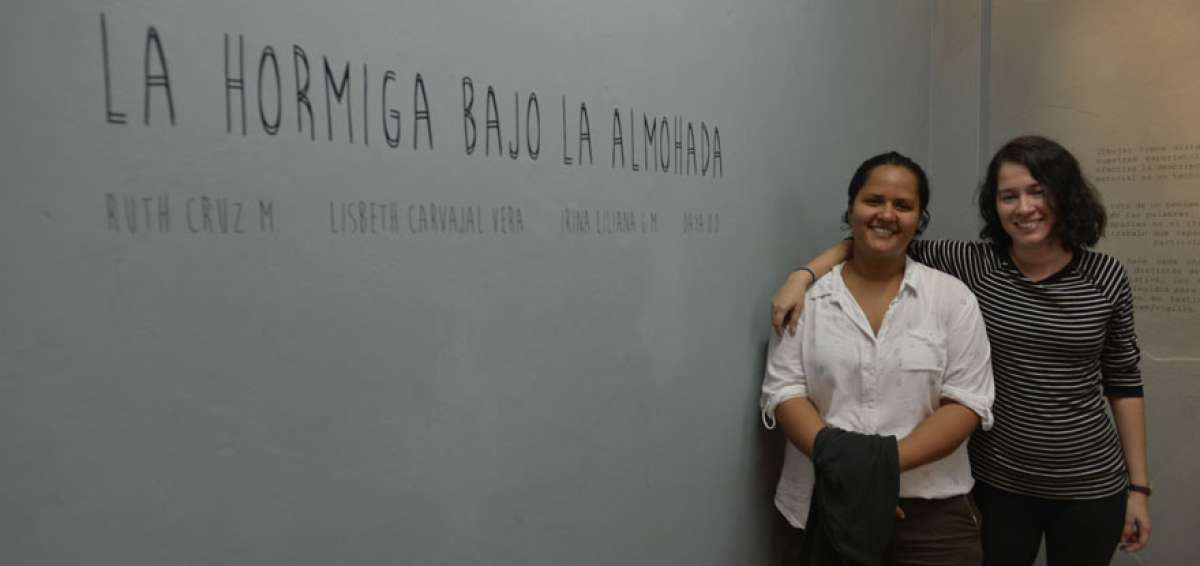 Ruth Cruz (izq.), Irina Liliana (der.), Lisbeth Carvajal y Daya Ortiz presentan sus trabajos en peque&ntilde;os y medianos formatos.