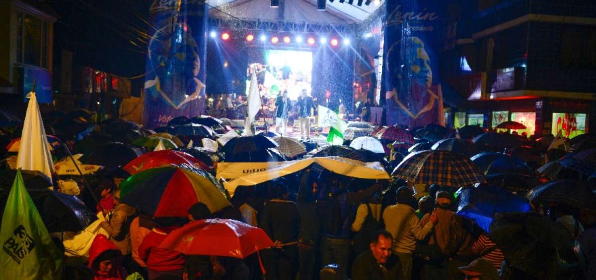 La lluvia que cay&oacute; la noche del lunes no impidi&oacute; que Moreno realizara una gran concentraci&oacute;n al sur de Quito.