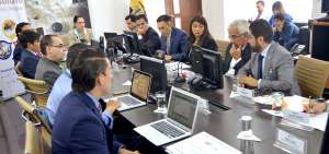 La ministra de Industrias, Eva Garc&iacute;a (centro), dirigi&oacute; ayer la sesi&oacute;n del Comit&eacute; del Consejo Consultivo.
