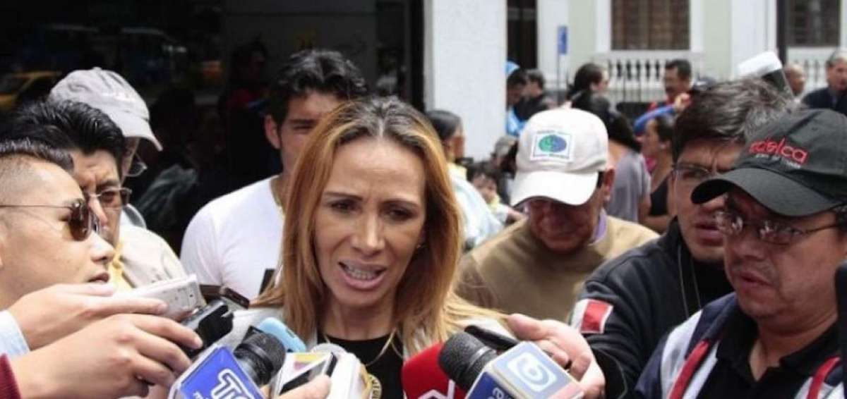 Luc&iacute;a Vallecilla ya no pertenece a la defensa de Luis Ch. y Vinicio L. tras aparecer inconsistencias en su t&iacute;tulo. Un juez tendr&aacute; que validar sus actuaciones. 