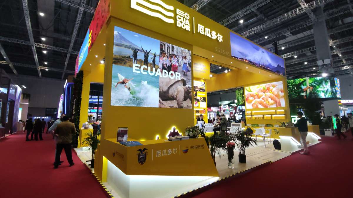 Ecuador presentó productos como pitahaya, banano, snacks, chocolate, flores, artesanías y café.