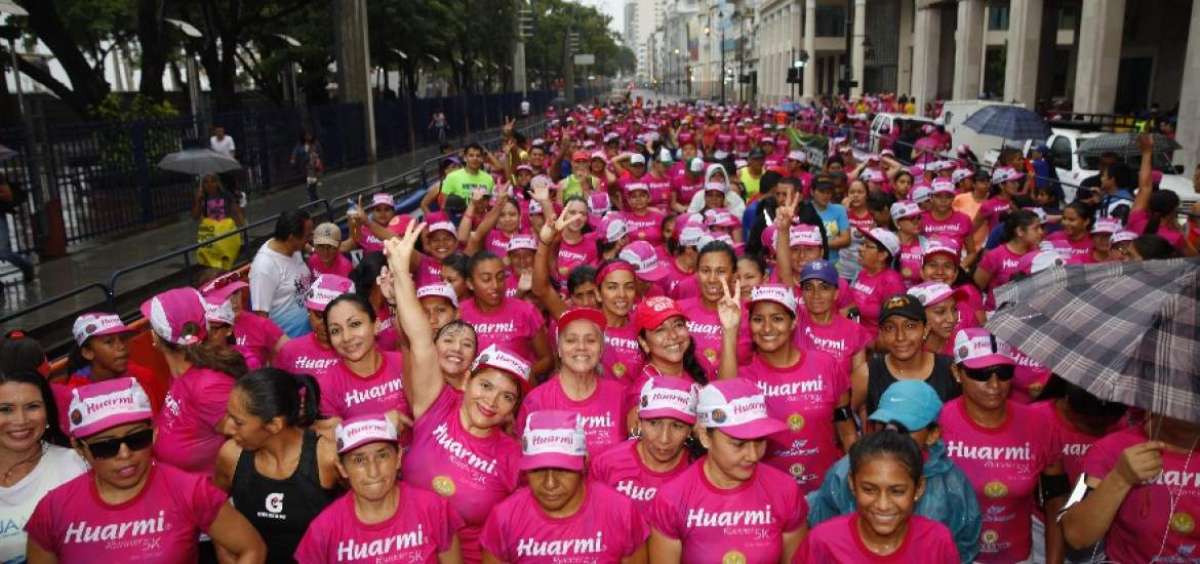 En Guayaquil participaron 3.000 mujeres. La partida y llegada fue en el malec&oacute;n Sim&oacute;n Bol&iacute;var.