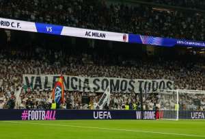 El estadio rindió tributo con un minuto de silencio, camisetas con mensajes de solidaridad y una bandera de la Comunidad Valenciana.