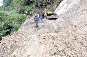 Los t&eacute;cnicos del ENAMI buscan entrar a la zona para realizar estudios ambientales. Foto: Cortes&iacute;a | Gobernaci&oacute;n de Imbabura.