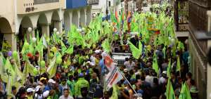 Con multitudinario recorrido Len&iacute;n Moreno cerr&oacute; campa&ntilde;a en Cuenca