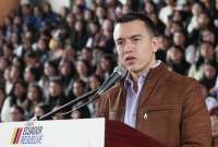 El presidente Daniel Noboa confirmó que el Gobierno Nacional prevé la entrega de 100.000 becas a estudiantes hasta el 1 de agosto. 