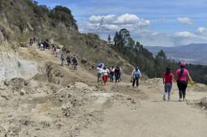 El deslave en la ruta Checa-El Quinche incomod&oacute; a los moradores 