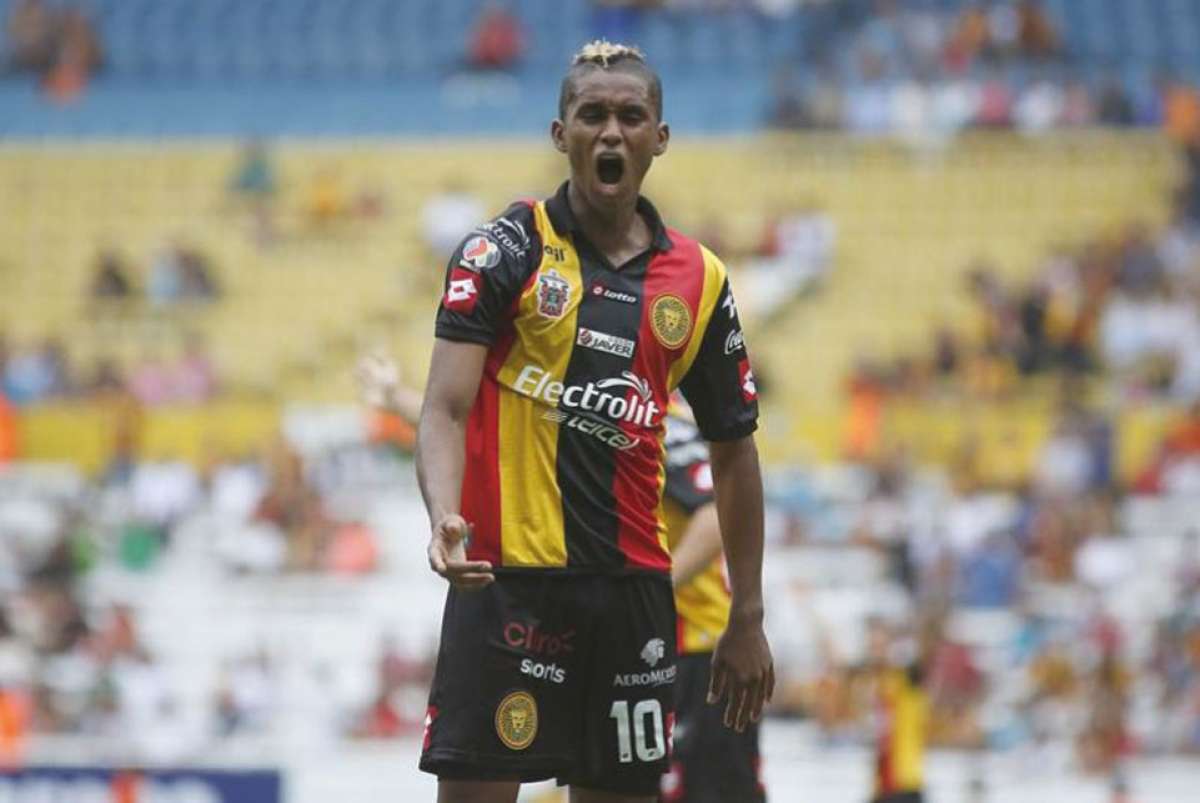 Fidel Mart&iacute;nez anot&oacute; desde un tiro libre (VIDEO)
