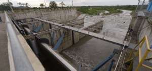 La derivadora Las Maravillas controla la creciente del r&iacute;o Bulubulu para proteger extensas &aacute;reas agr&iacute;colas.