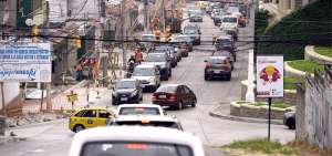 Los congestionamientos son regulares en la intersecci&oacute;n de las calles Los Cerros, Las Lomas y Los Olmos, la cual est&aacute; en un sitio empinado.