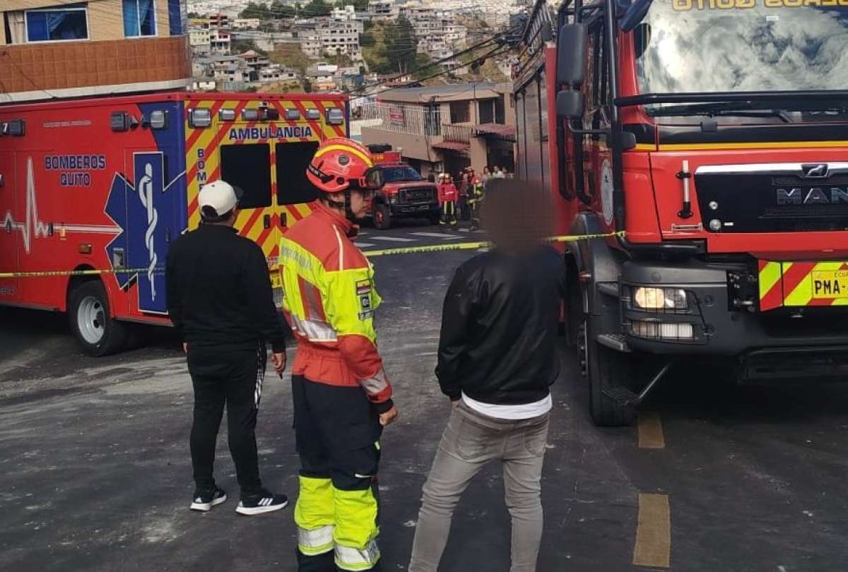 Camioneta se estrella contra vivienda en San Bartolo: dos muertos y un herido