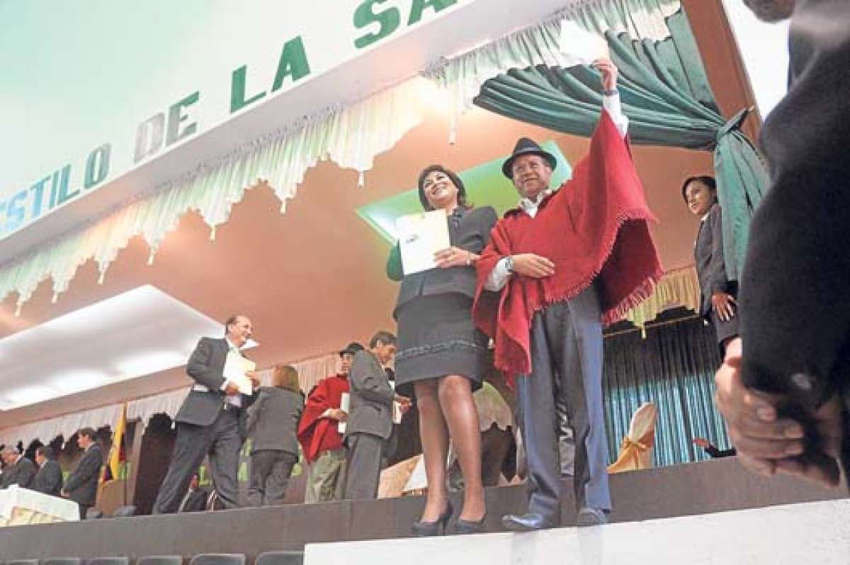 Silvia Bravo  y Jorge Guam&aacute;n, viceprefecta y prefecto electos, saludaron a los asistentes.
