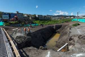 El puente sobre el r&iacute;o Conde, en el sector de El Beaterio presenta un avance del 83%. Ser&aacute; entregado el 4 de agosto. Foto: John Guevara /EL TEL&Eacute;GRAFO.