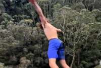 Un salto mortal que casi acaba con la vida de un joven australiano.