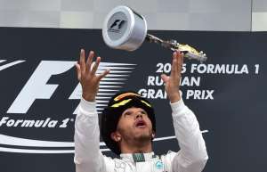 Hamilton se vio favorecido por el abandono de su compa&ntilde;ero alem&aacute;n Nico Rosberg. Foto: Agencia AFP